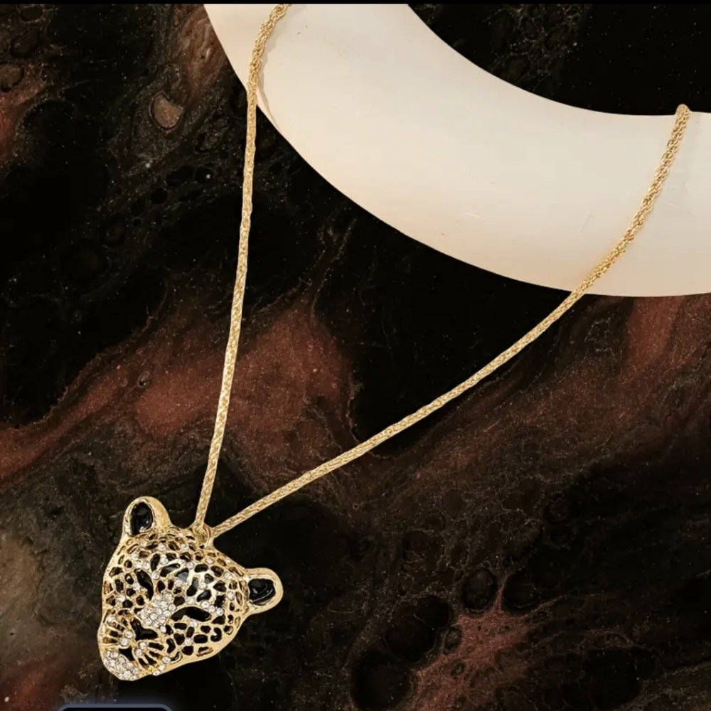Gold Leopard Head Rhinestone Necklace - Picture 3 of 8